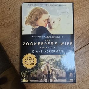 The Zookeeper's Wife paperback book (Nicholas Sparks)